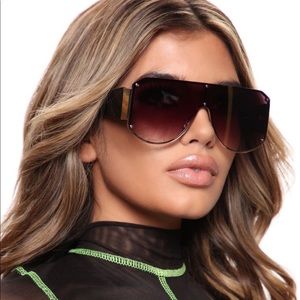 Fashion Nova Shoot Your Shot Sunglasses-Gold/Black